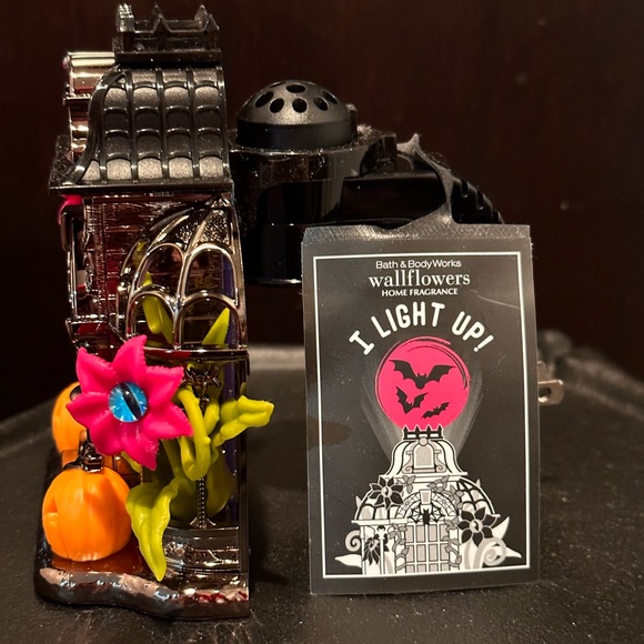 Halloween Haunted Conservatory Projector Wallflowers Plug NEW 2021 bats light - Picture 6 of 15